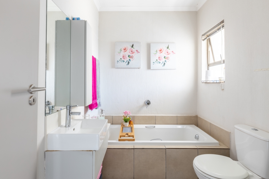 1 Bedroom Property for Sale in Broadacres Gauteng