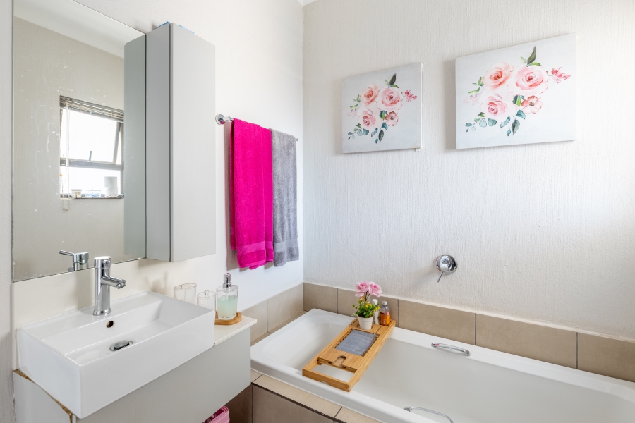 1 Bedroom Property for Sale in Broadacres Gauteng