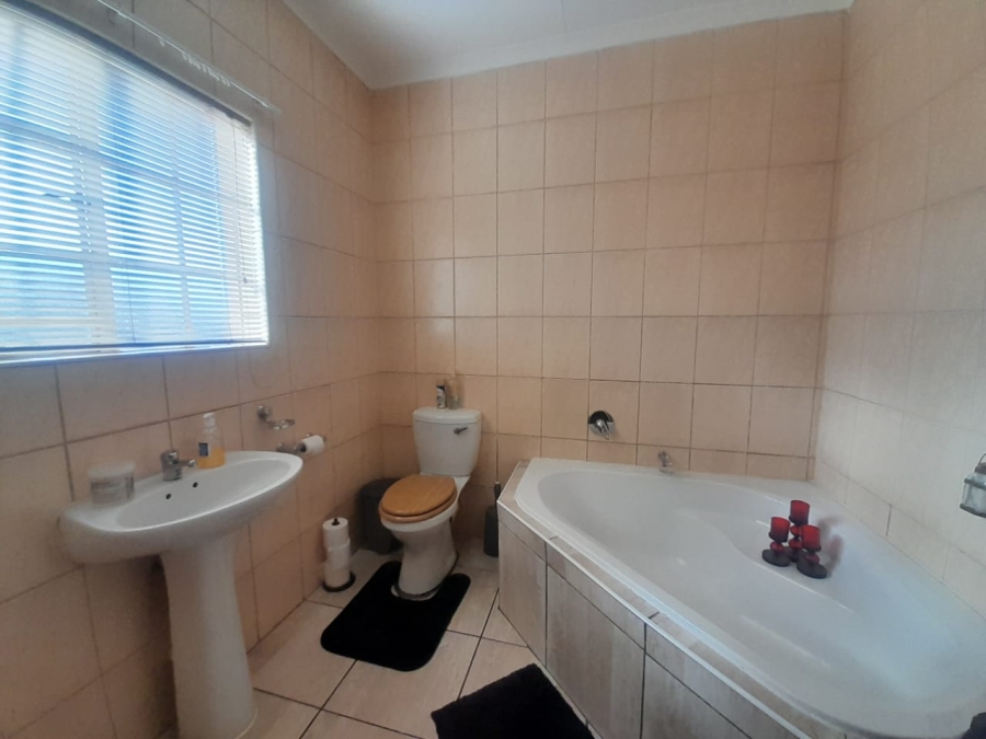 To Let 3 Bedroom Property for Rent in Kookrus Gauteng