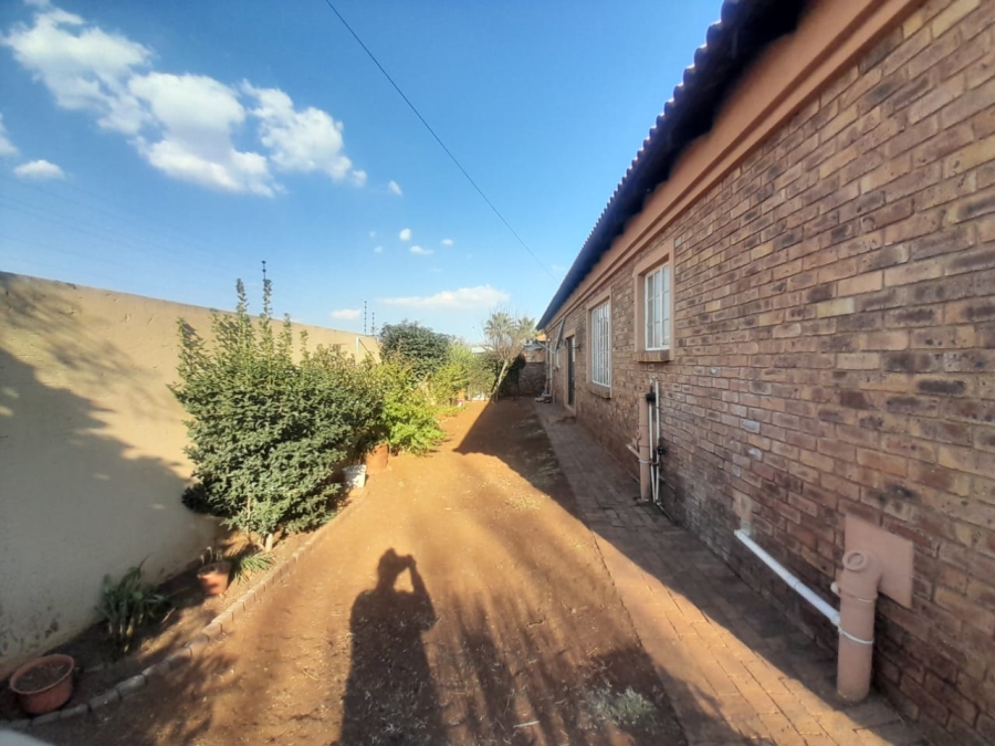 To Let 3 Bedroom Property for Rent in Kookrus Gauteng