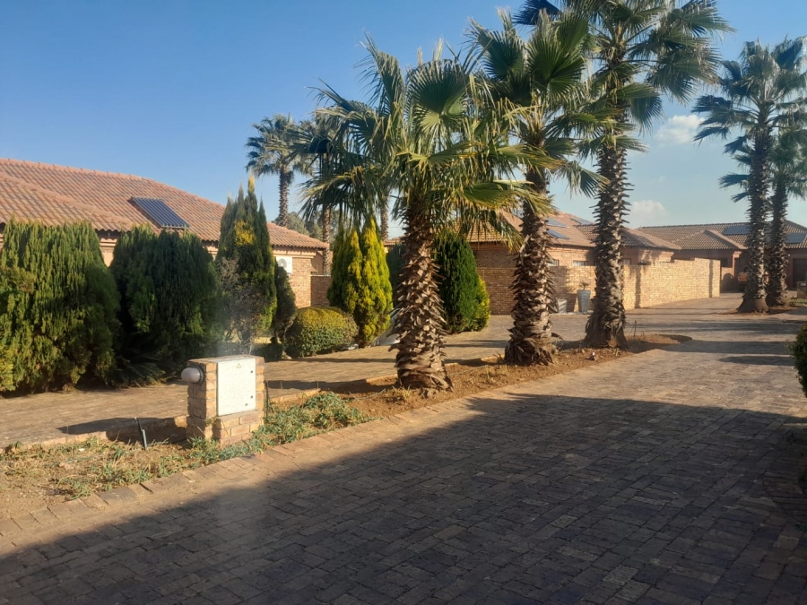 To Let 3 Bedroom Property for Rent in Kookrus Gauteng