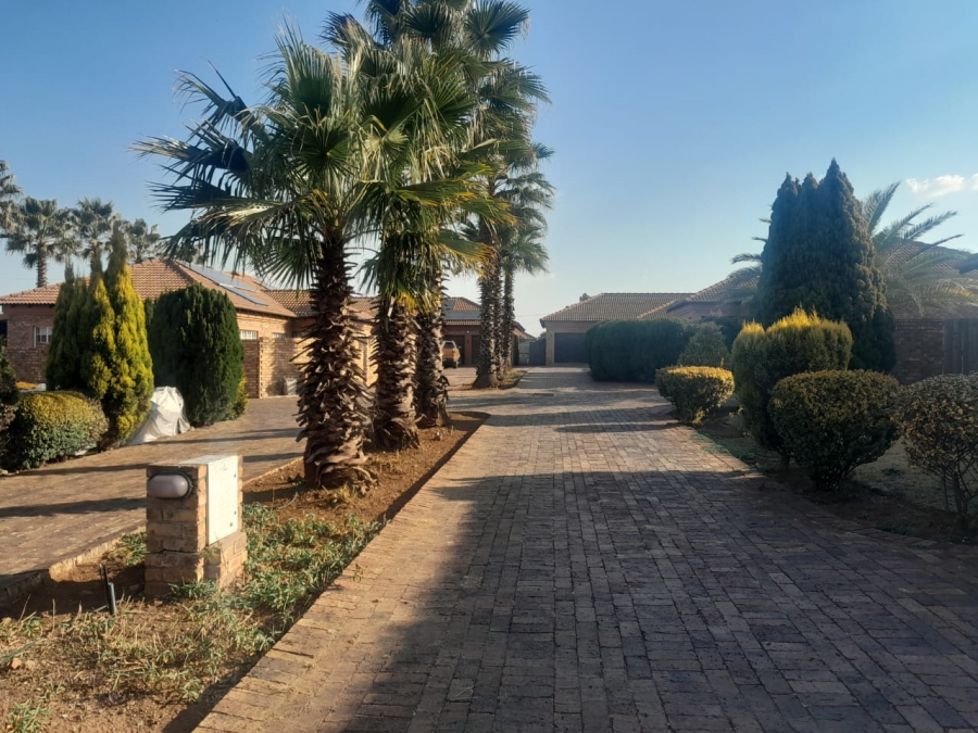 To Let 3 Bedroom Property for Rent in Kookrus Gauteng