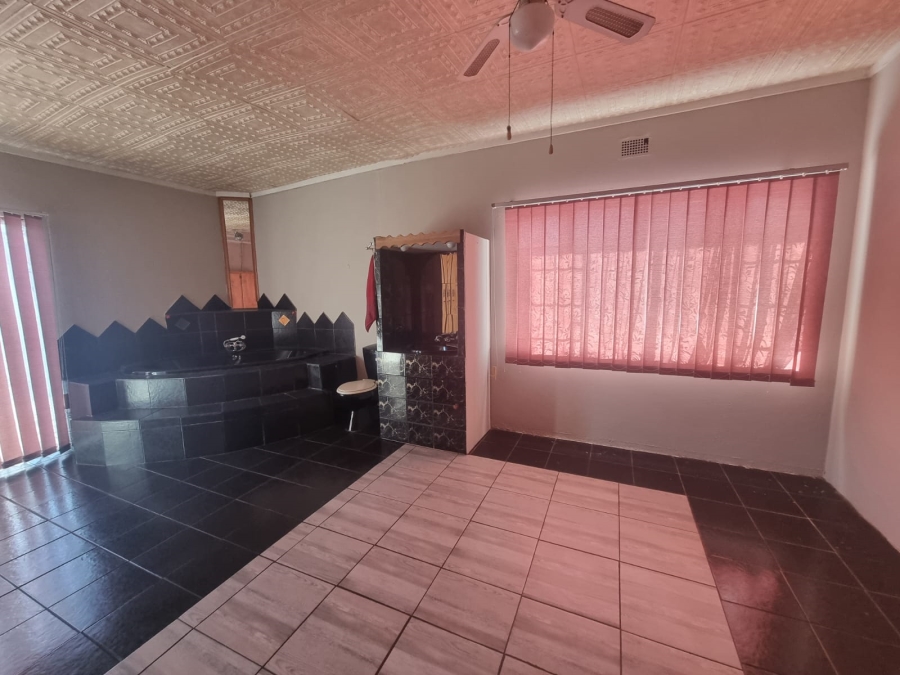 4 Bedroom Property for Sale in Vanderbijlpark CW 4 Gauteng