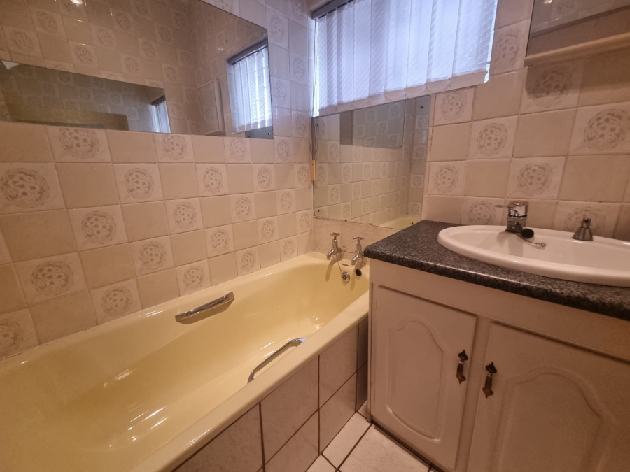 4 Bedroom Property for Sale in Vanderbijlpark CW 4 Gauteng