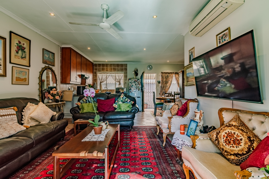 2 Bedroom Property for Sale in Faerie Glen Gauteng
