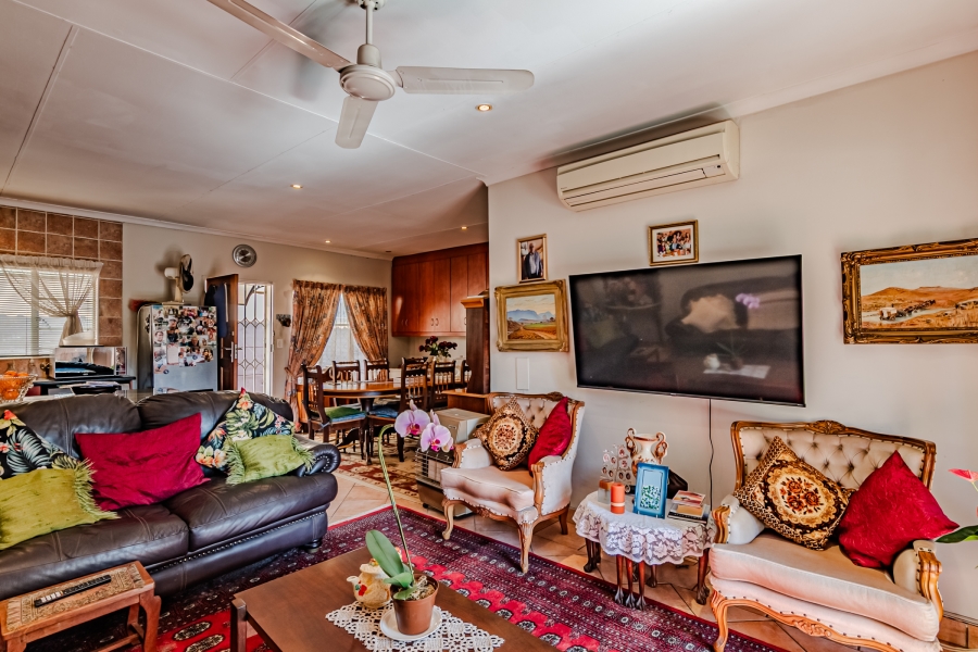 2 Bedroom Property for Sale in Faerie Glen Gauteng