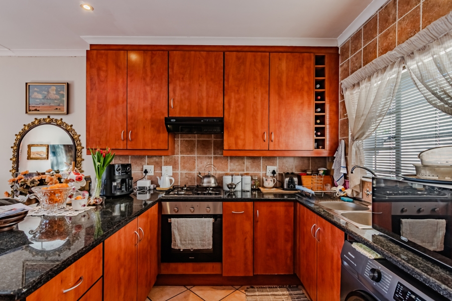 2 Bedroom Property for Sale in Faerie Glen Gauteng
