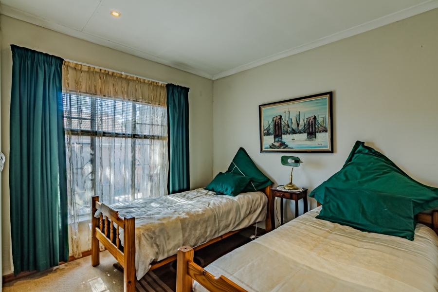 2 Bedroom Property for Sale in Faerie Glen Gauteng