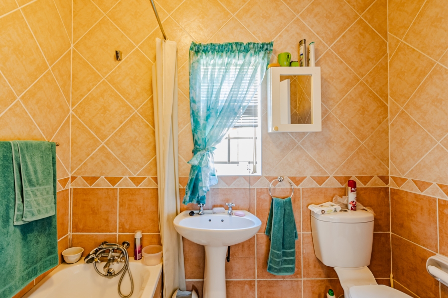 2 Bedroom Property for Sale in Faerie Glen Gauteng