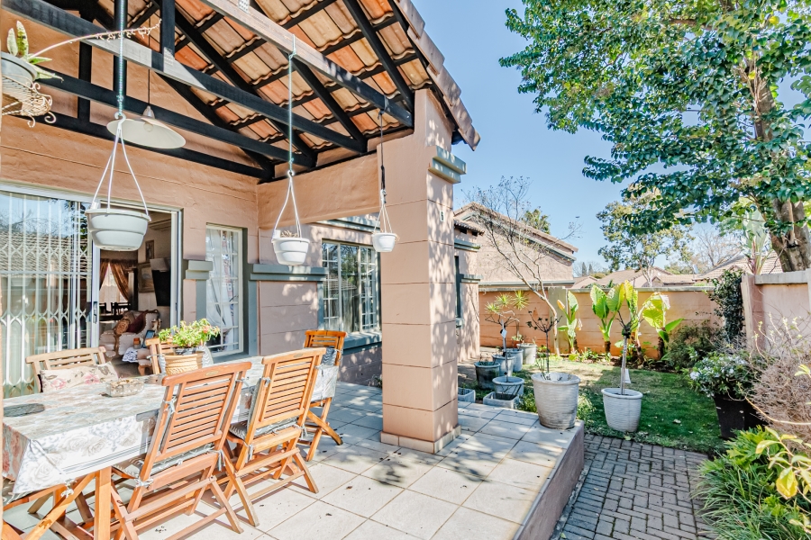 2 Bedroom Property for Sale in Faerie Glen Gauteng