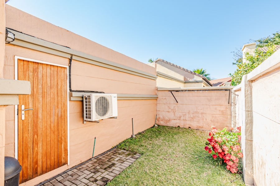 2 Bedroom Property for Sale in Faerie Glen Gauteng