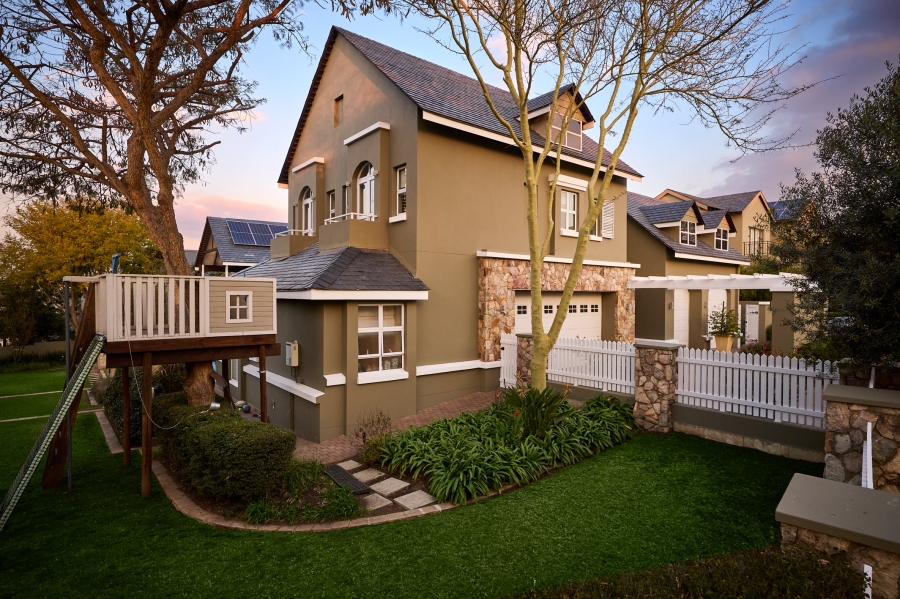4 Bedroom Property for Sale in Waterfall Country Estate Gauteng