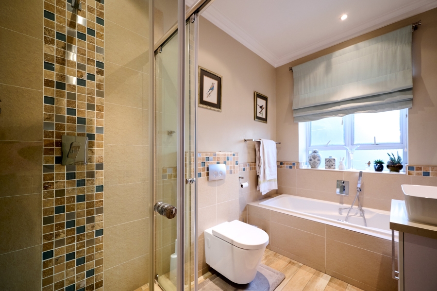 4 Bedroom Property for Sale in Waterfall Country Estate Gauteng