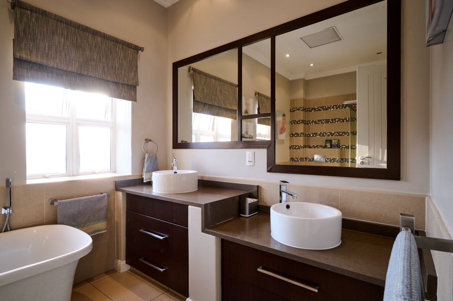 4 Bedroom Property for Sale in Waterfall Country Estate Gauteng