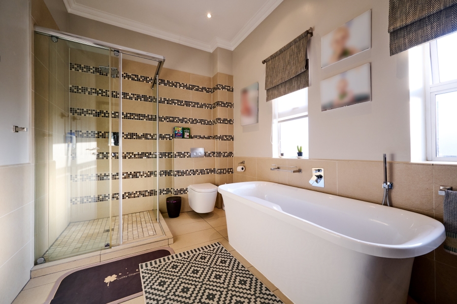 4 Bedroom Property for Sale in Waterfall Country Estate Gauteng