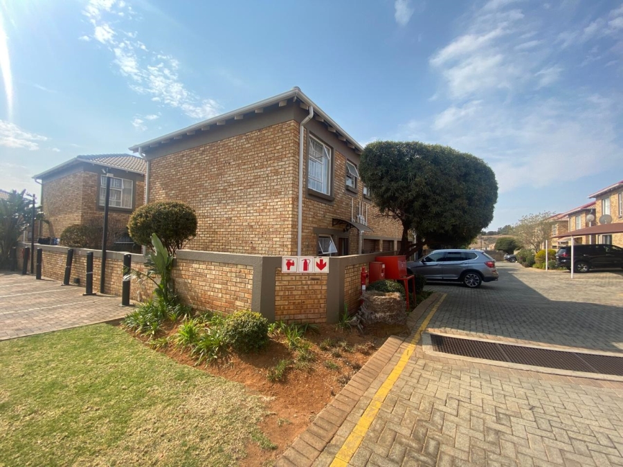 3 Bedroom Property for Sale in Wilgeheuwel Gauteng