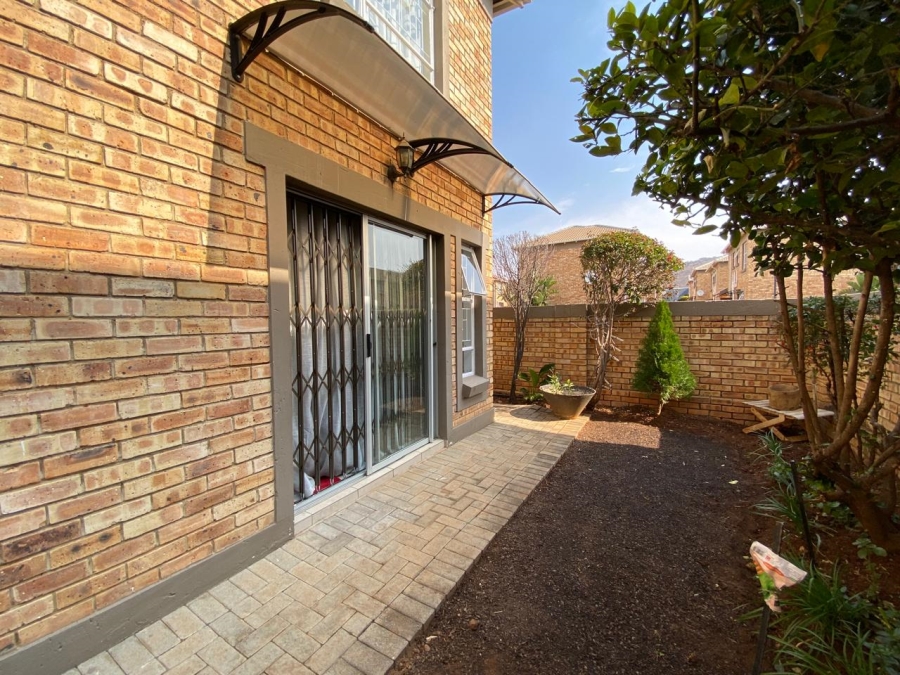 3 Bedroom Property for Sale in Wilgeheuwel Gauteng