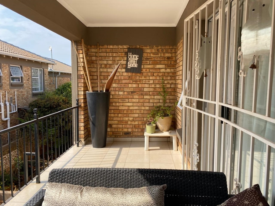 3 Bedroom Property for Sale in Wilgeheuwel Gauteng