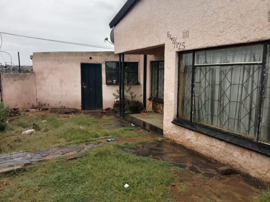 3 Bedroom Property for Sale in Dhlamini Gauteng