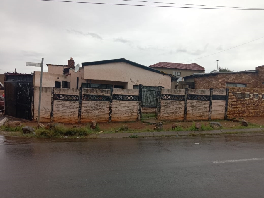 3 Bedroom Property for Sale in Dhlamini Gauteng