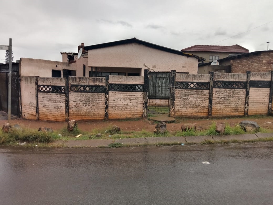 3 Bedroom Property for Sale in Dhlamini Gauteng