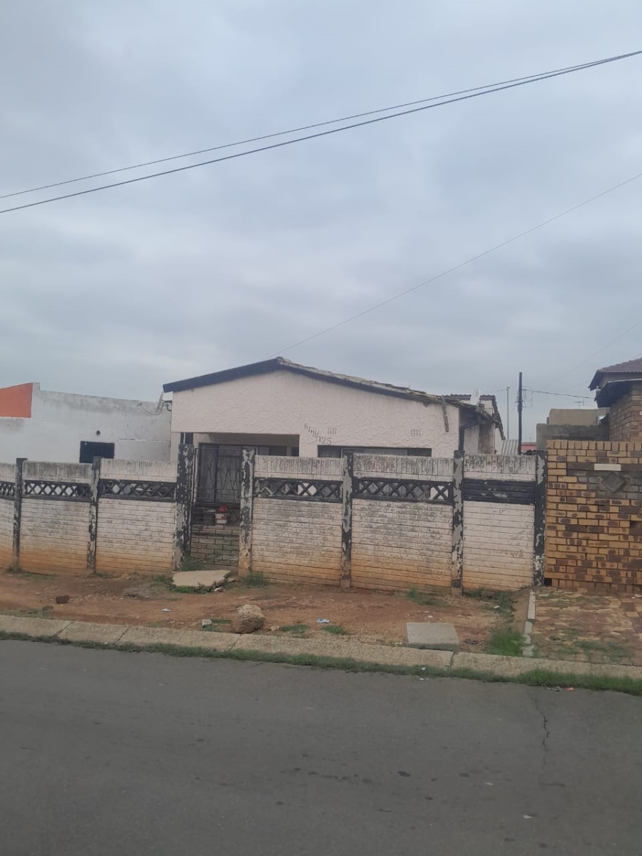 3 Bedroom Property for Sale in Dhlamini Gauteng