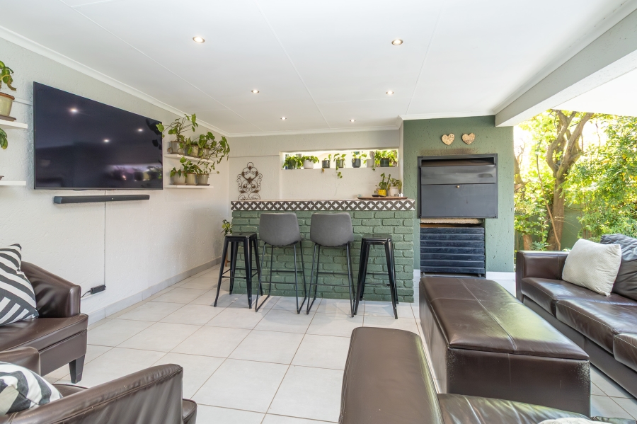 3 Bedroom Property for Sale in Magaliessig Gauteng