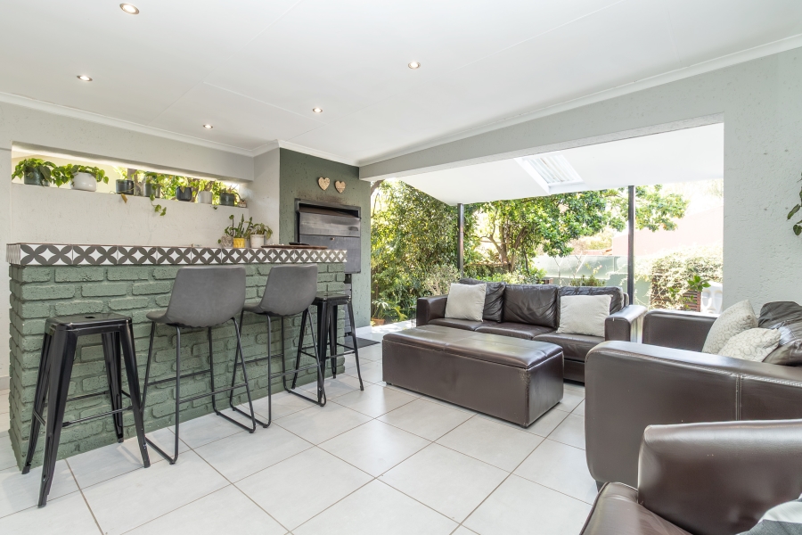 3 Bedroom Property for Sale in Magaliessig Gauteng