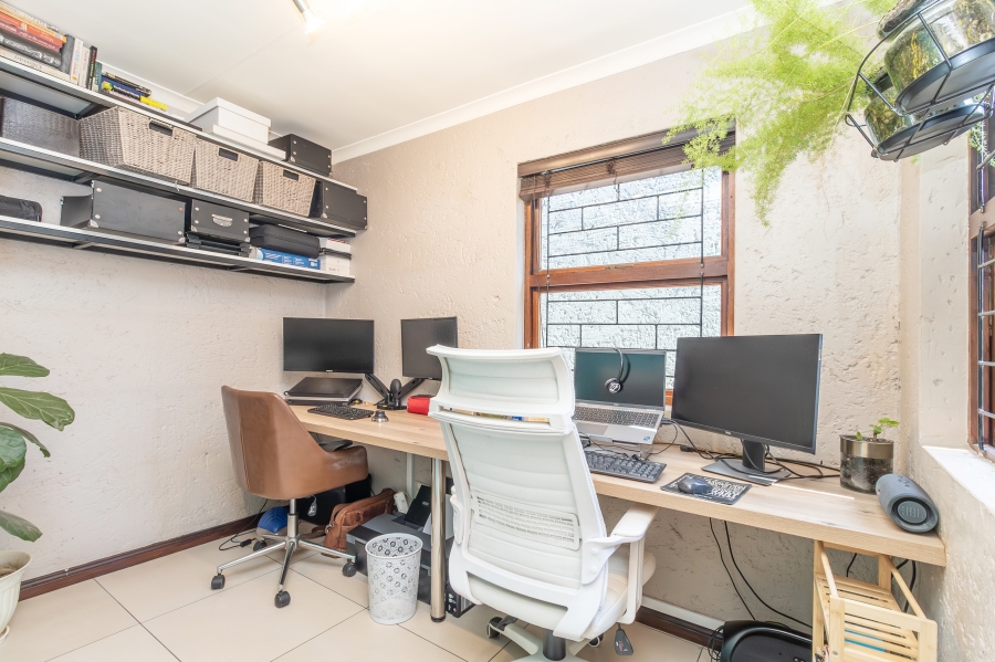 3 Bedroom Property for Sale in Magaliessig Gauteng