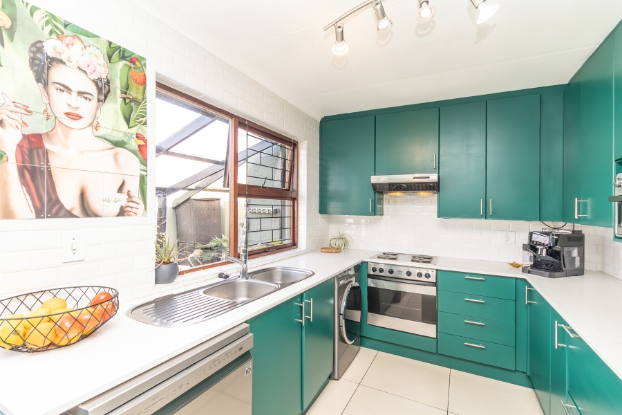 3 Bedroom Property for Sale in Magaliessig Gauteng