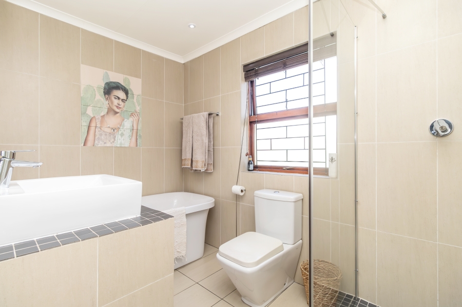 3 Bedroom Property for Sale in Magaliessig Gauteng