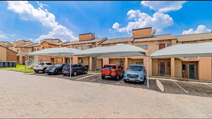 To Let 2 Bedroom Property for Rent in Noordwyk Gauteng