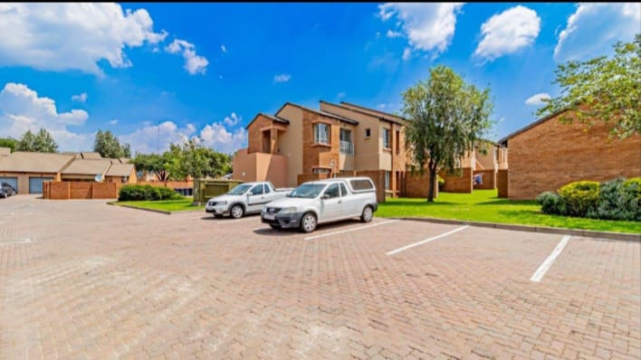 To Let 2 Bedroom Property for Rent in Noordwyk Gauteng