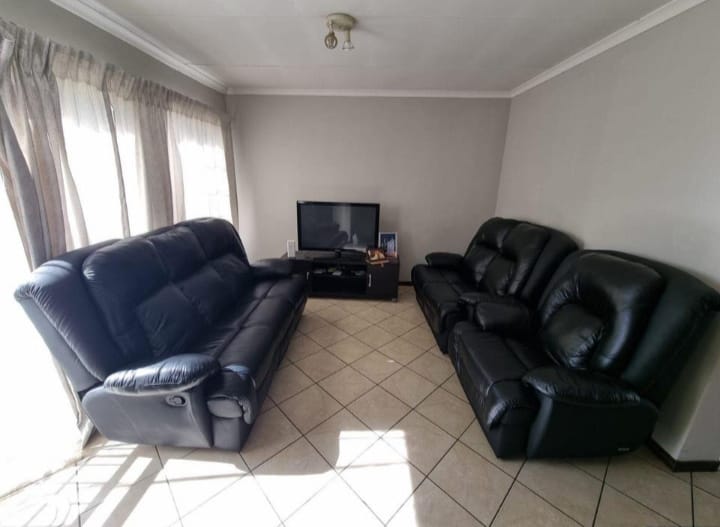 To Let 2 Bedroom Property for Rent in Noordwyk Gauteng