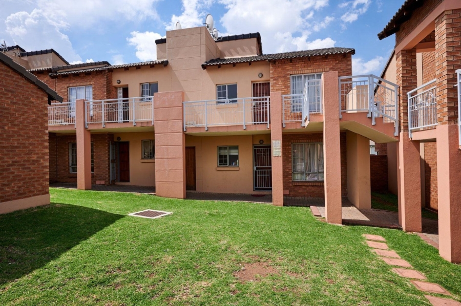 To Let 2 Bedroom Property for Rent in Noordwyk Gauteng