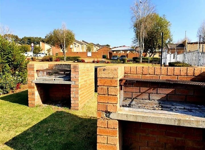 To Let 2 Bedroom Property for Rent in Noordwyk Gauteng