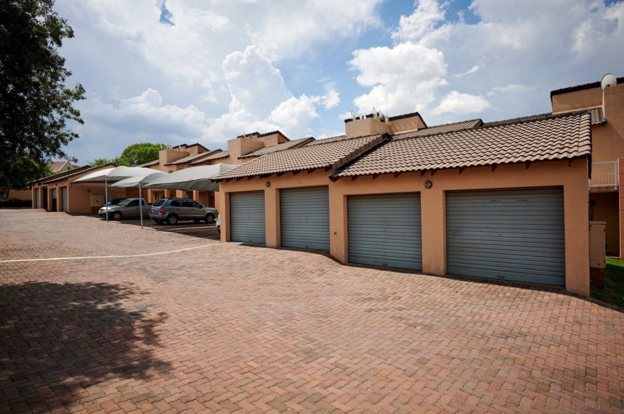 To Let 2 Bedroom Property for Rent in Noordwyk Gauteng