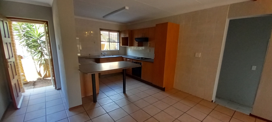 To Let 3 Bedroom Property for Rent in Kenmare Gauteng