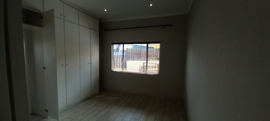To Let 3 Bedroom Property for Rent in Kenmare Gauteng