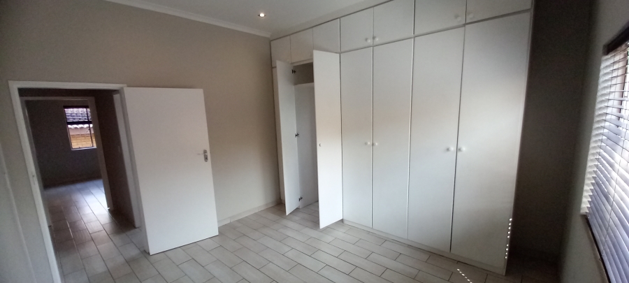 To Let 3 Bedroom Property for Rent in Kenmare Gauteng