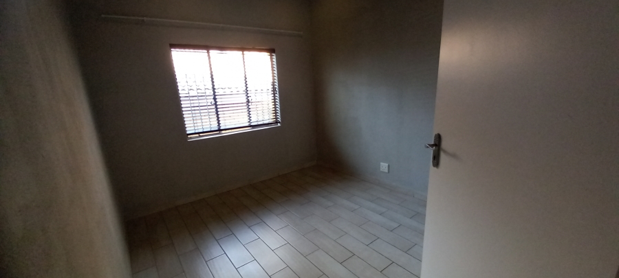 To Let 3 Bedroom Property for Rent in Kenmare Gauteng