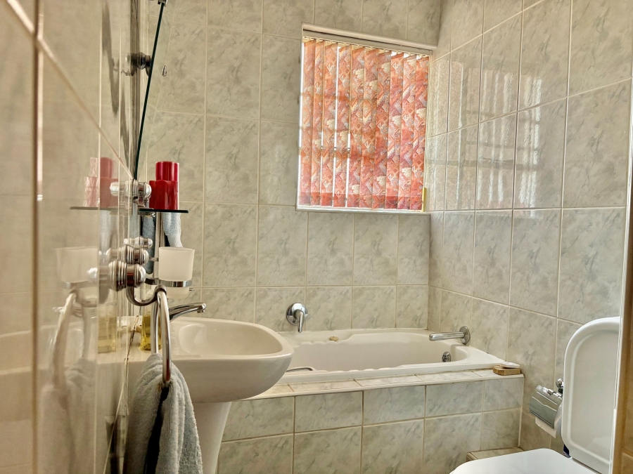 3 Bedroom Property for Sale in Fairland Gauteng