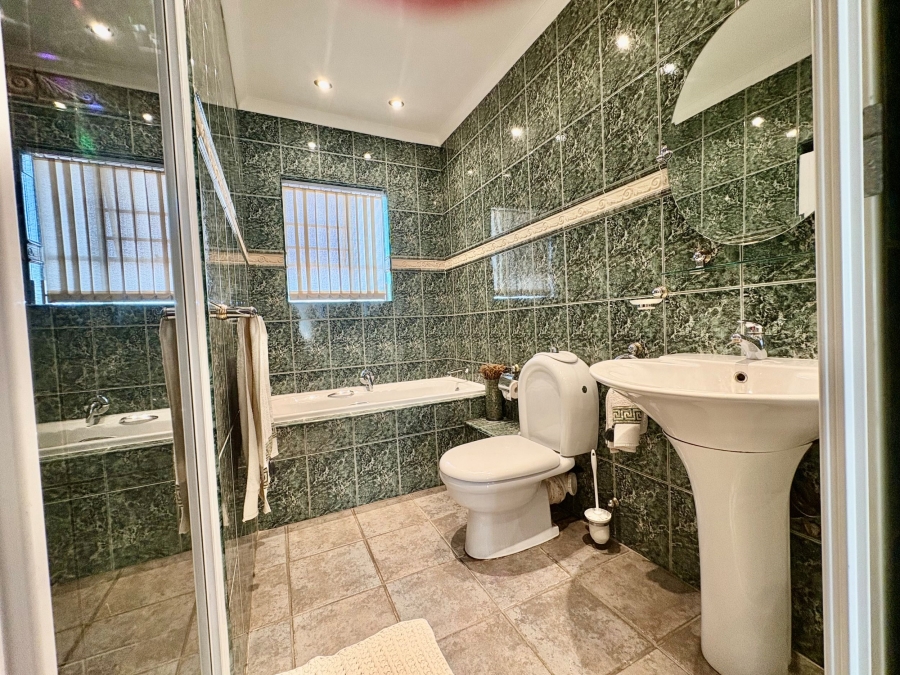 3 Bedroom Property for Sale in Fairland Gauteng