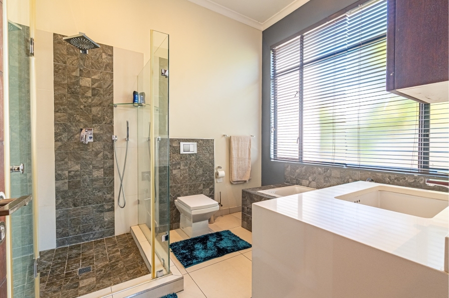 5 Bedroom Property for Sale in Waterfall Country Estate Gauteng