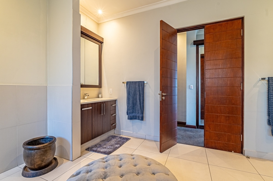 5 Bedroom Property for Sale in Waterfall Country Estate Gauteng