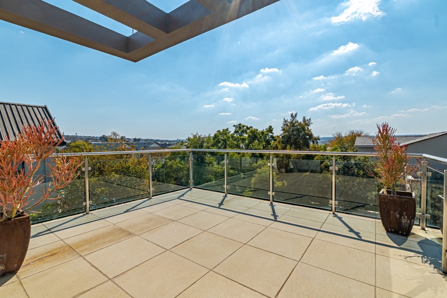 5 Bedroom Property for Sale in Waterfall Country Estate Gauteng