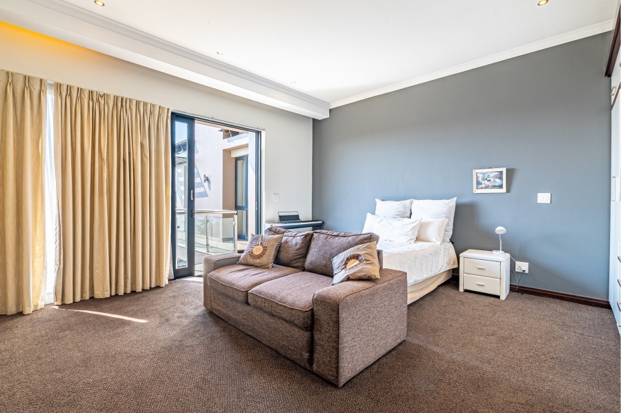 5 Bedroom Property for Sale in Waterfall Country Estate Gauteng