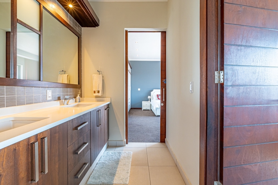 5 Bedroom Property for Sale in Waterfall Country Estate Gauteng