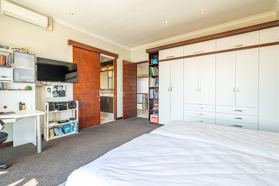 5 Bedroom Property for Sale in Waterfall Country Estate Gauteng