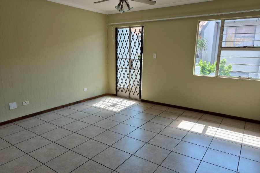 3 Bedroom Property for Sale in Die Hoewes Gauteng